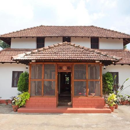 Sardar Bahadur'S Heritage Bungalow Estate Stay Napoklu Εξωτερικό φωτογραφία