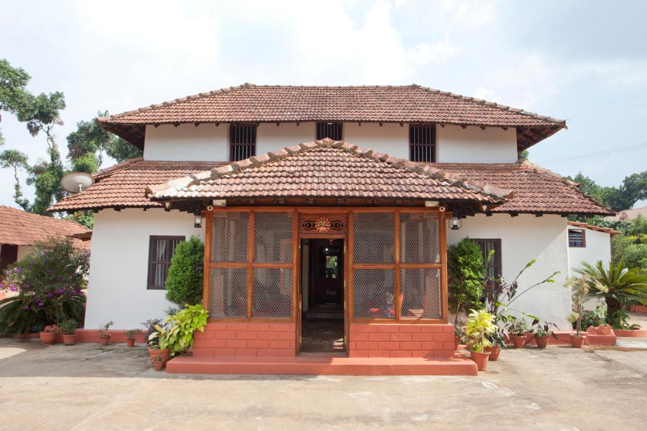 Sardar Bahadur'S Heritage Bungalow Estate Stay Napoklu Εξωτερικό φωτογραφία